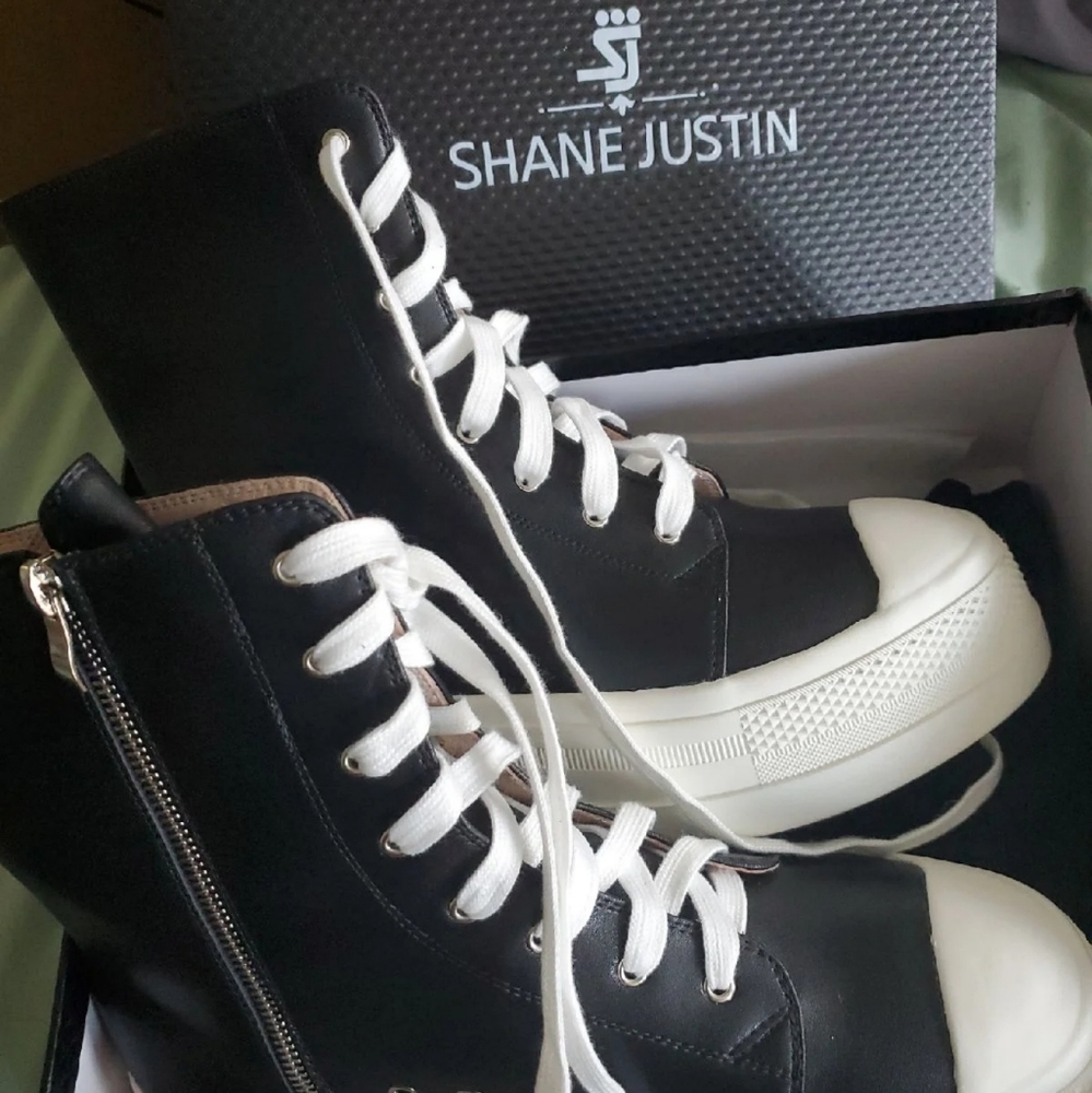 *sold* Shane Justin Platform Boots